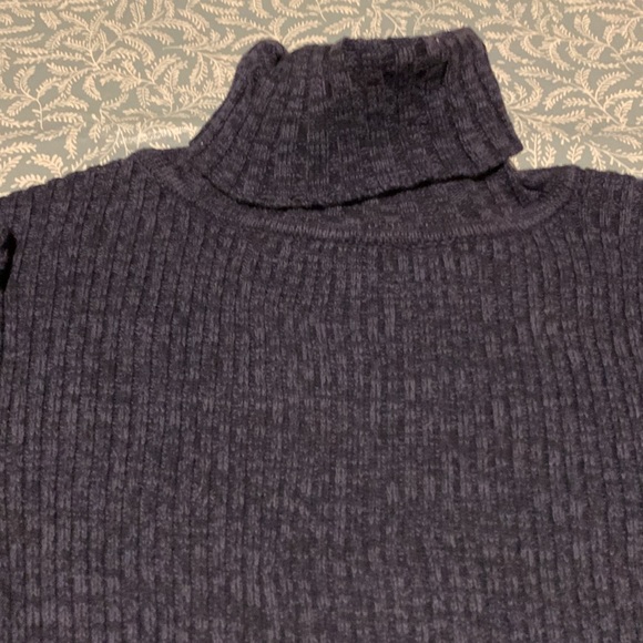 Sonoma Life Styles Navy Blue Turtleneck size small with indented grooves. - Picture 5 of 8